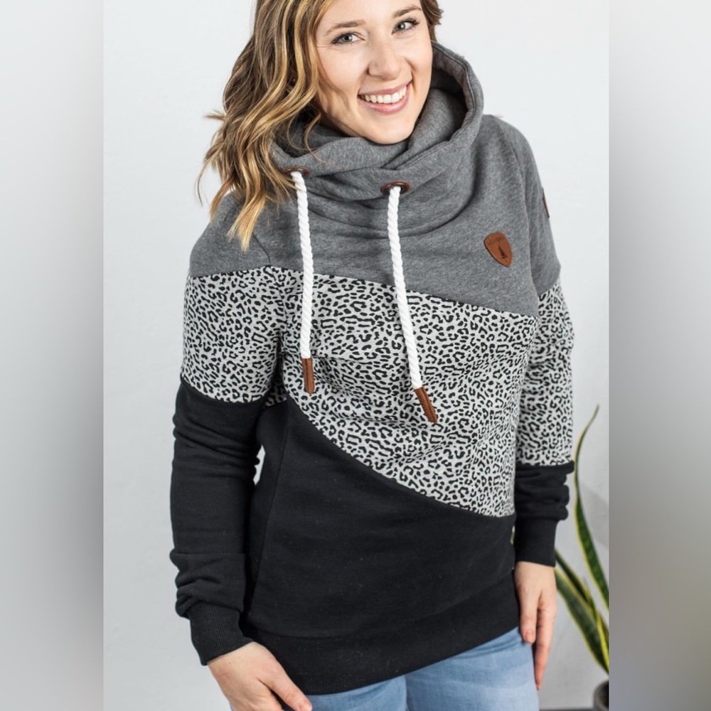 Wanakome custom print colorblock Selene hoodie. Size XL